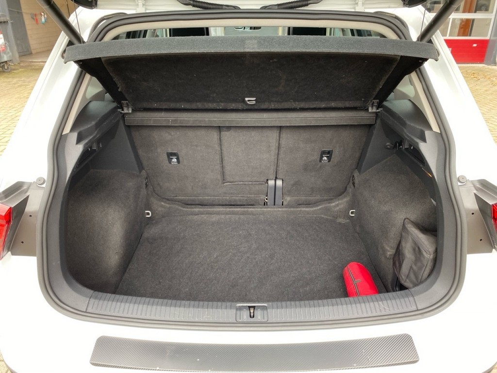 VOLKSWAGEN-TIGUAN-1.4 TSI DSG HIGHLINE PANO-DAK/NAVI/STOELVERW/ACC/PDC
