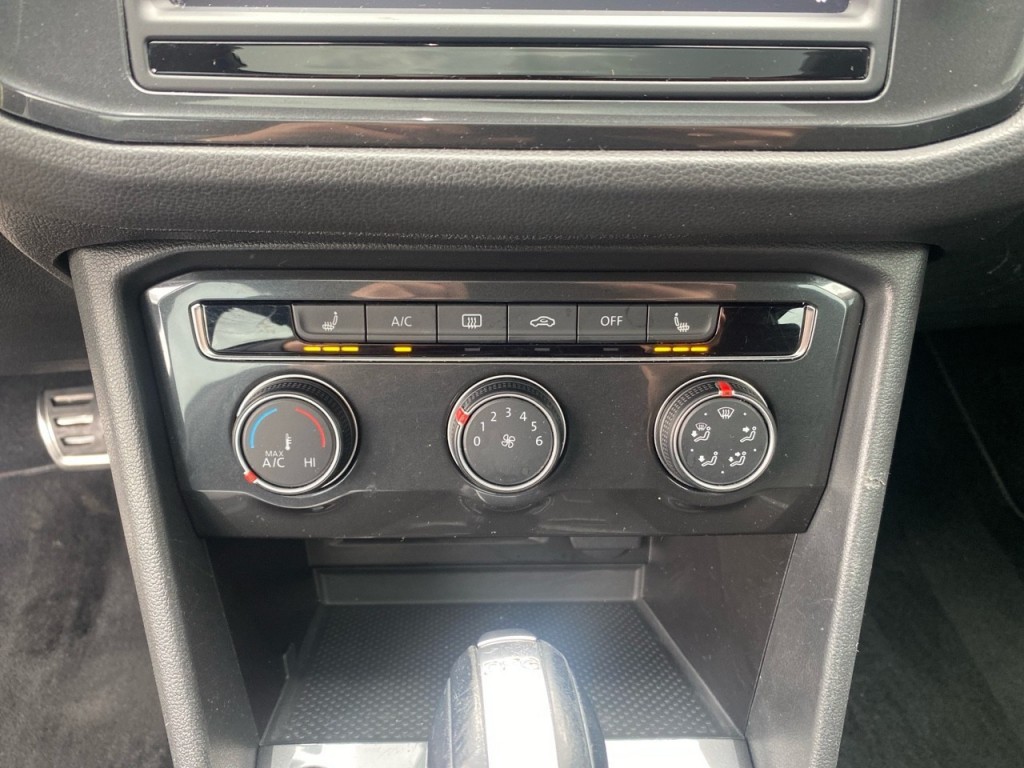 VOLKSWAGEN-TIGUAN-1.4 TSI DSG HIGHLINE PANO-DAK/NAVI/STOELVERW/ACC/PDC