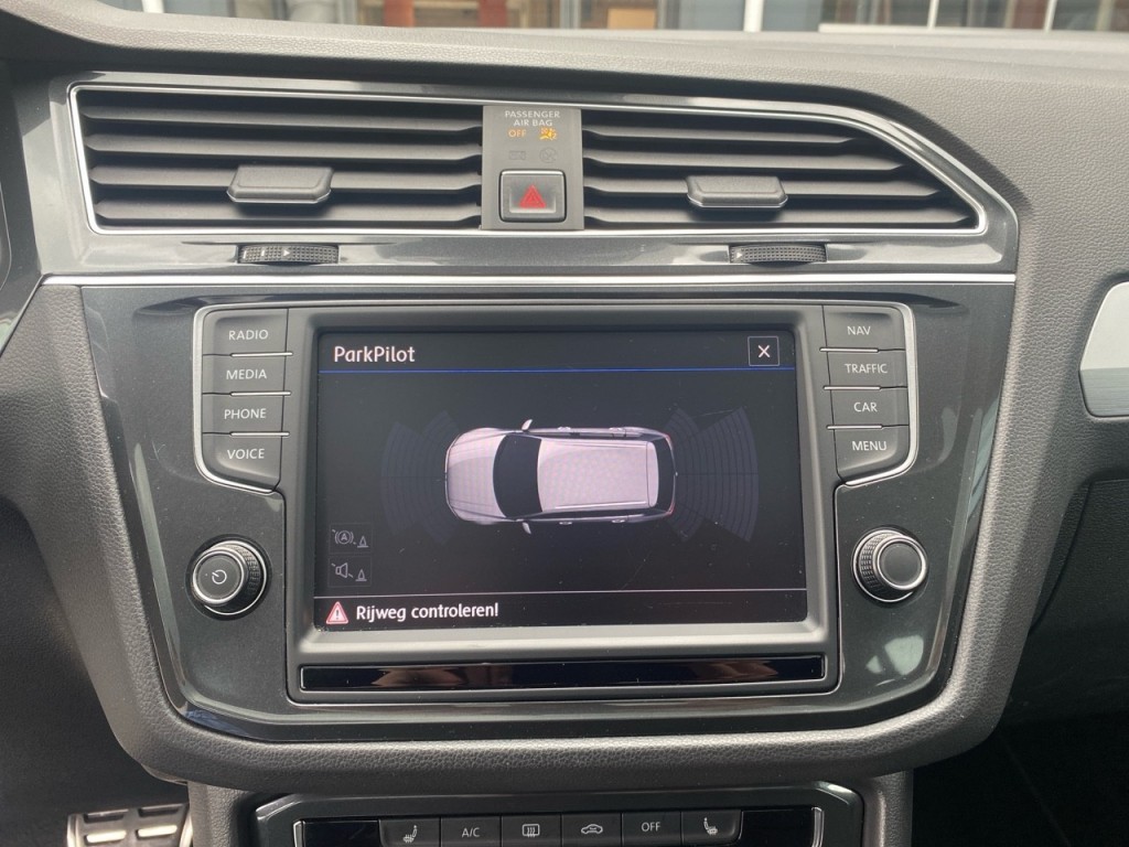 VOLKSWAGEN-TIGUAN-1.4 TSI DSG HIGHLINE PANO-DAK/NAVI/STOELVERW/ACC/PDC