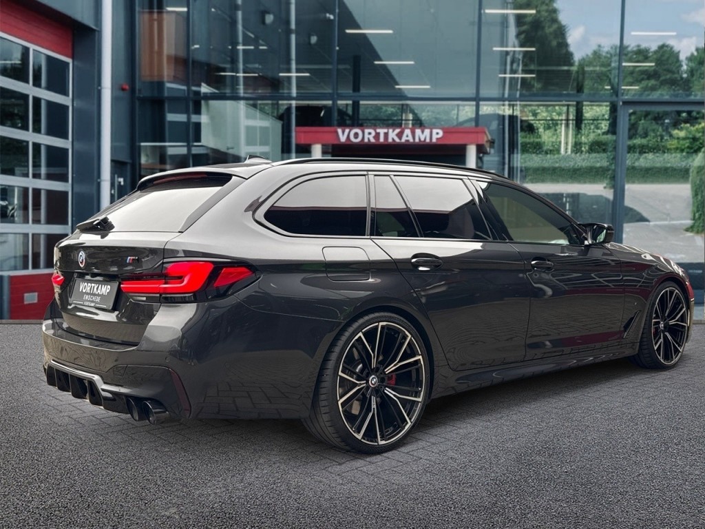 BMW-5-SERIE-540I XDRIVE M SPORT PANO-DAK/CAMERA/NAVI/LEDER/CARPLAY