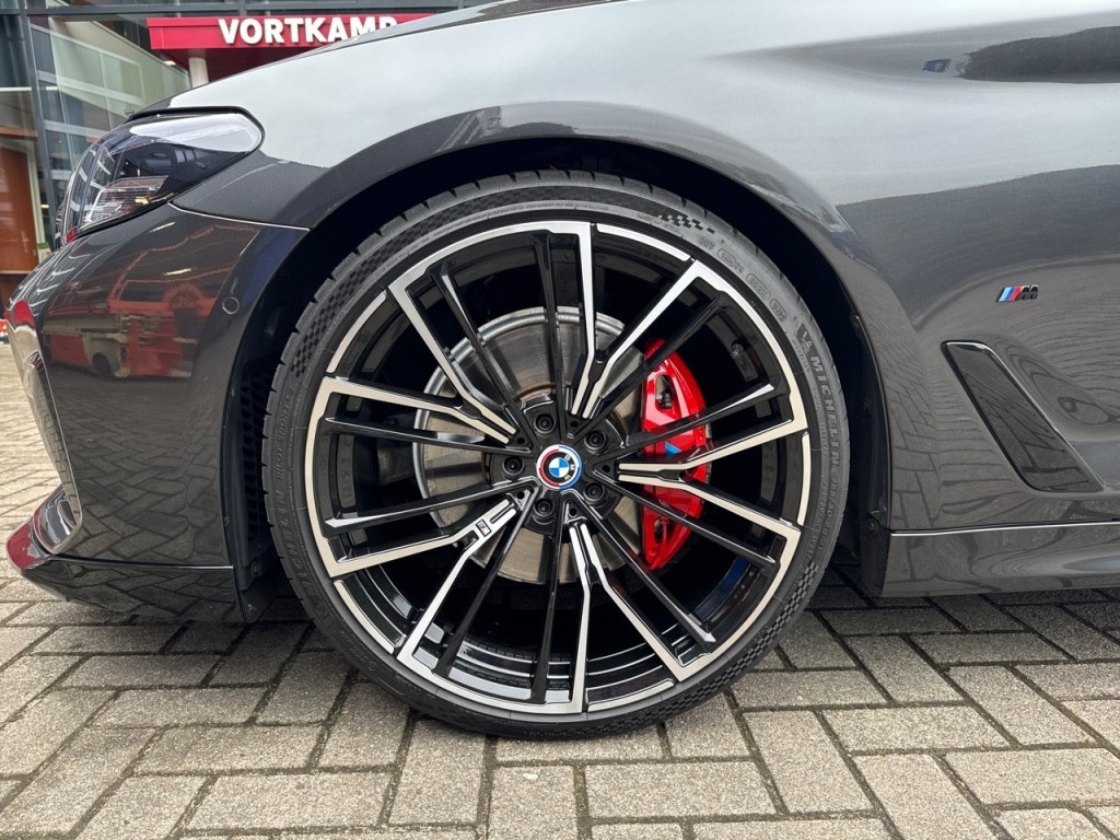 BMW-5-SERIE-540I XDRIVE M SPORT PANO-DAK/CAMERA/NAVI/LEDER/CARPLAY