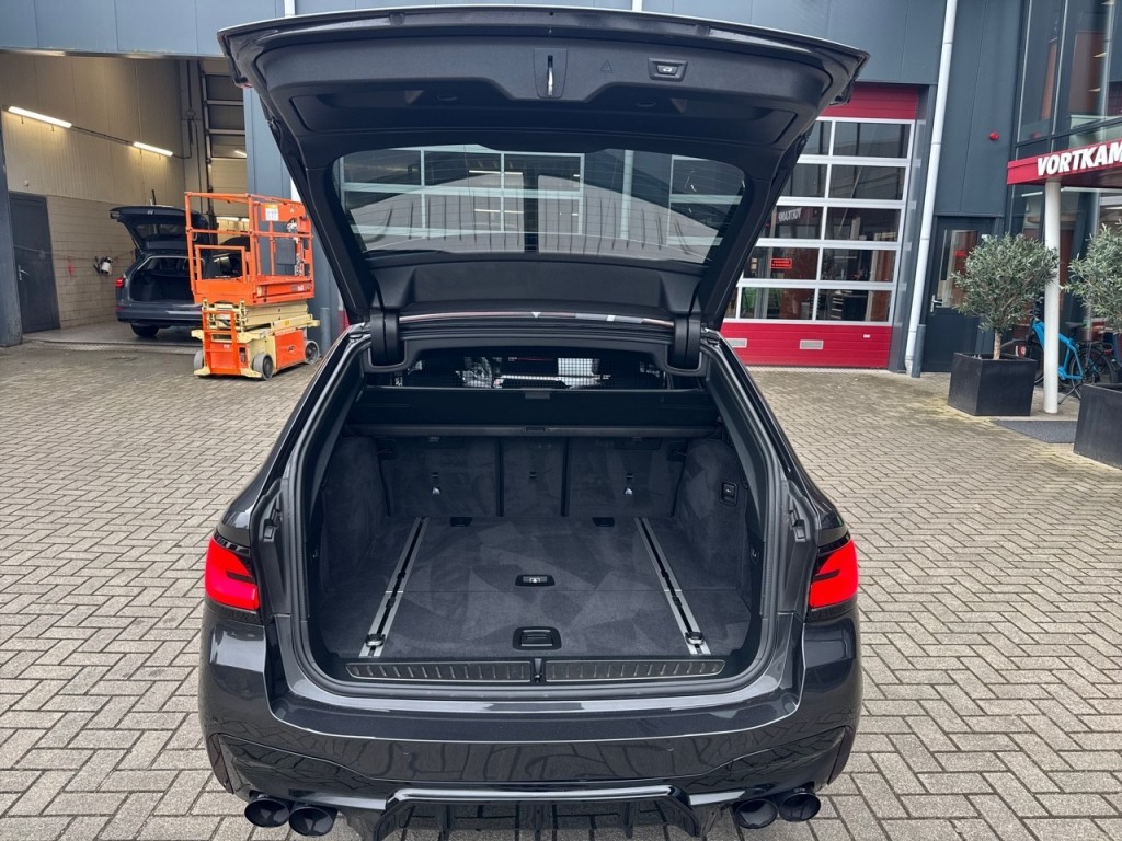 BMW-5-SERIE-540I XDRIVE M SPORT PANO-DAK/CAMERA/NAVI/LEDER/CARPLAY
