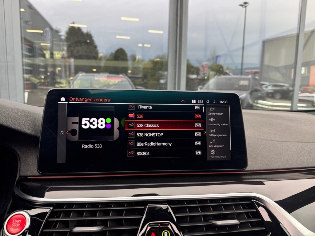 BMW-5-SERIE-540I XDRIVE M SPORT PANO-DAK/CAMERA/NAVI/LEDER/CARPLAY