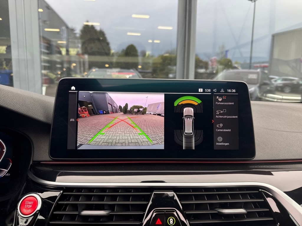 BMW-5-SERIE-540I XDRIVE M SPORT PANO-DAK/CAMERA/NAVI/LEDER/CARPLAY