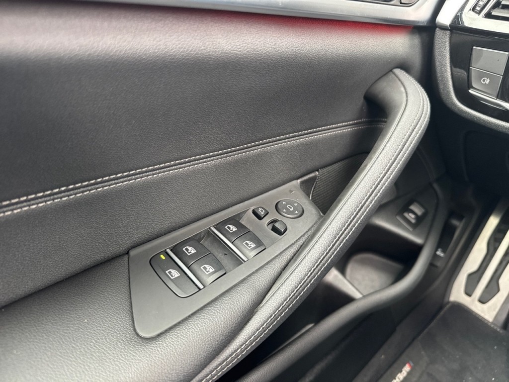 BMW-5-SERIE-540I XDRIVE M SPORT PANO-DAK/CAMERA/NAVI/LEDER/CARPLAY