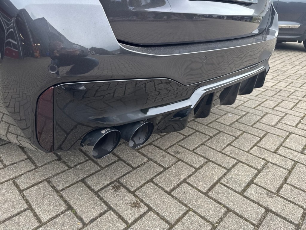 BMW-5-SERIE-540I XDRIVE M SPORT PANO-DAK/CAMERA/NAVI/LEDER/CARPLAY