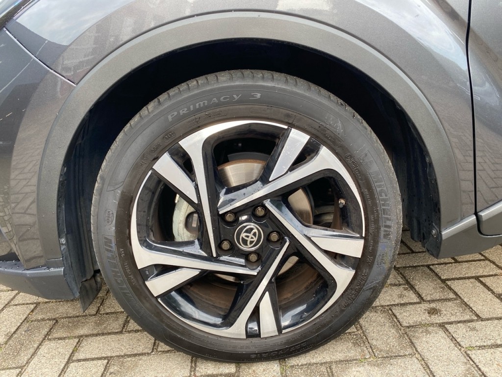TOYOTA-C-HR-1.8 HYBRID BUSINESS PLUS CAMERA/NAVI/CRUISE