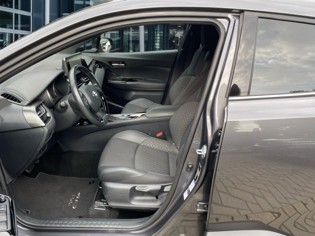 TOYOTA-C-HR-1.8 HYBRID BUSINESS PLUS CAMERA/NAVI/CRUISE