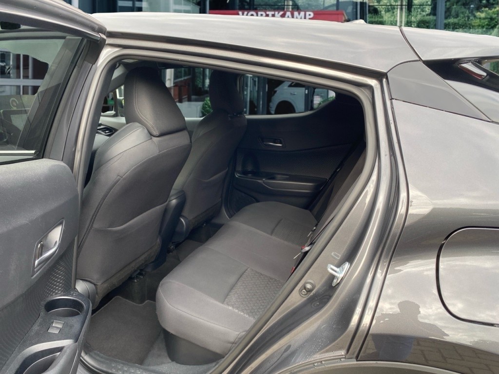 TOYOTA-C-HR-1.8 HYBRID BUSINESS PLUS CAMERA/NAVI/CRUISE