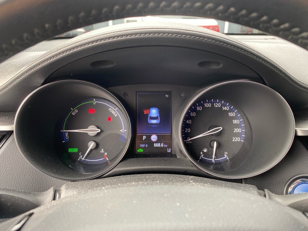 TOYOTA-C-HR-1.8 HYBRID BUSINESS PLUS CAMERA/NAVI/CRUISE