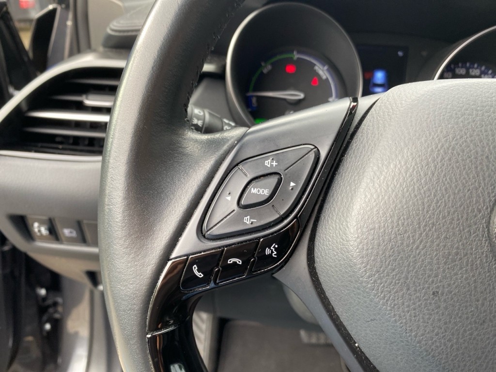TOYOTA-C-HR-1.8 HYBRID BUSINESS PLUS CAMERA/NAVI/CRUISE