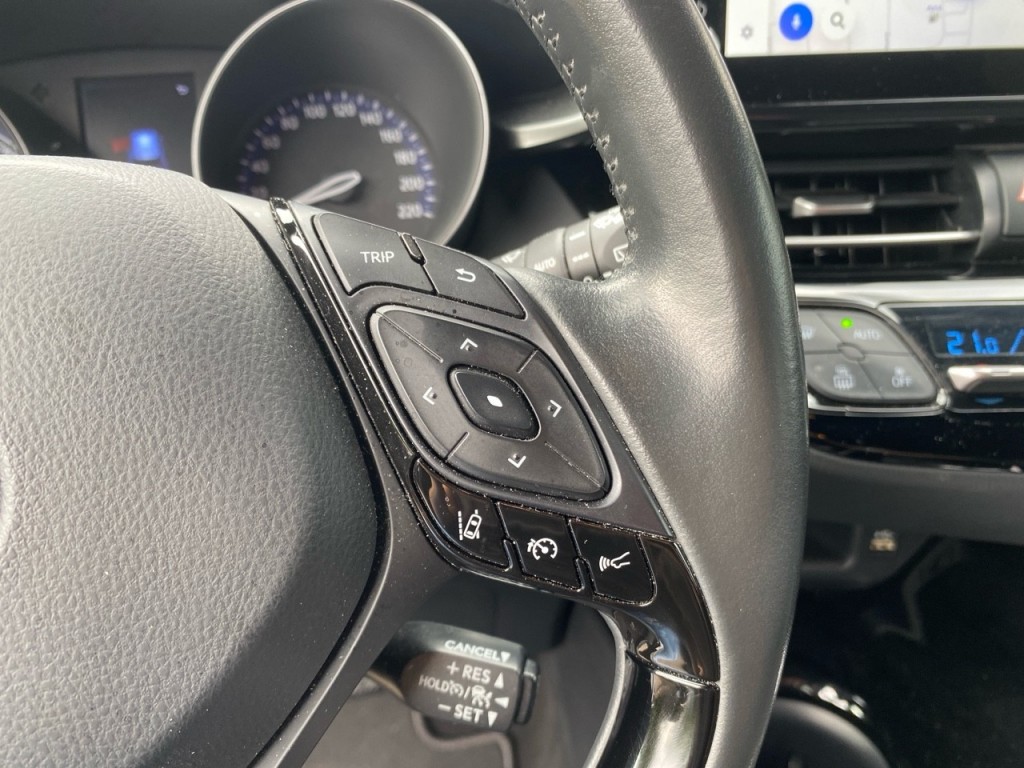 TOYOTA-C-HR-1.8 HYBRID BUSINESS PLUS CAMERA/NAVI/CRUISE