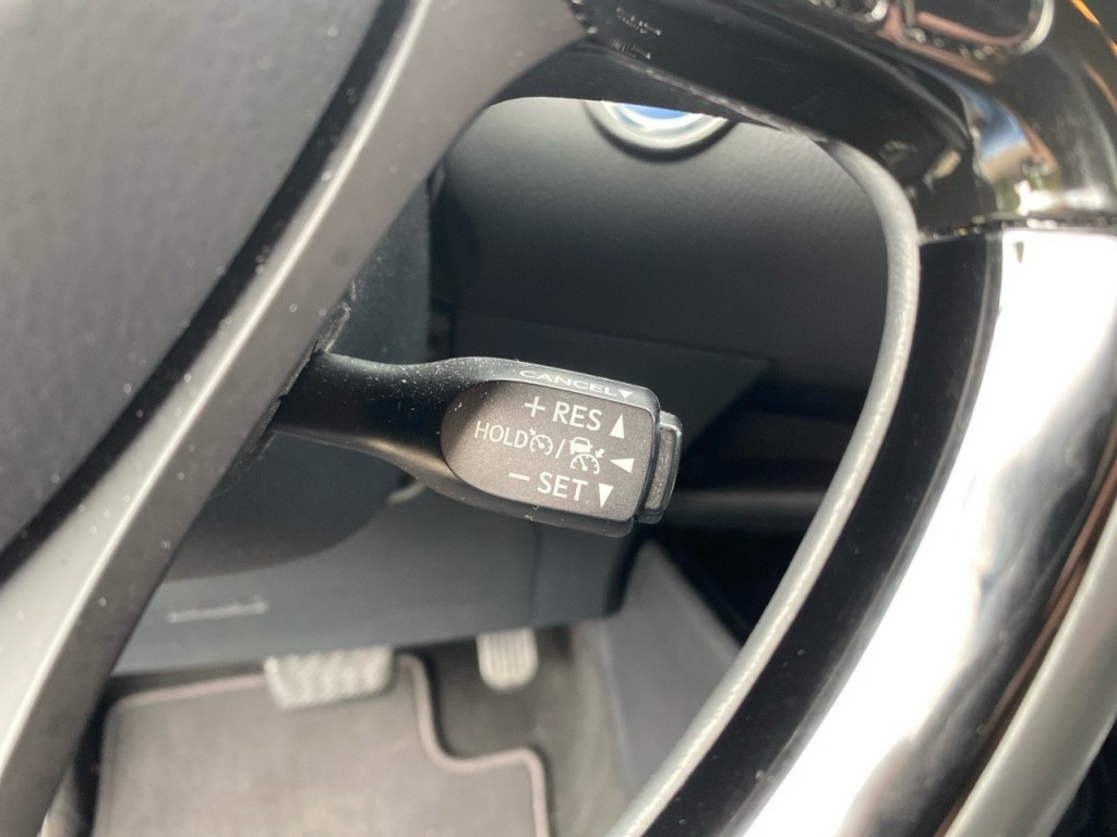 TOYOTA-C-HR-1.8 HYBRID BUSINESS PLUS CAMERA/NAVI/CRUISE