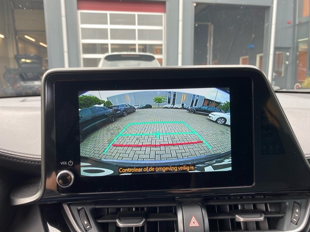 TOYOTA-C-HR-1.8 HYBRID BUSINESS PLUS CAMERA/NAVI/CRUISE