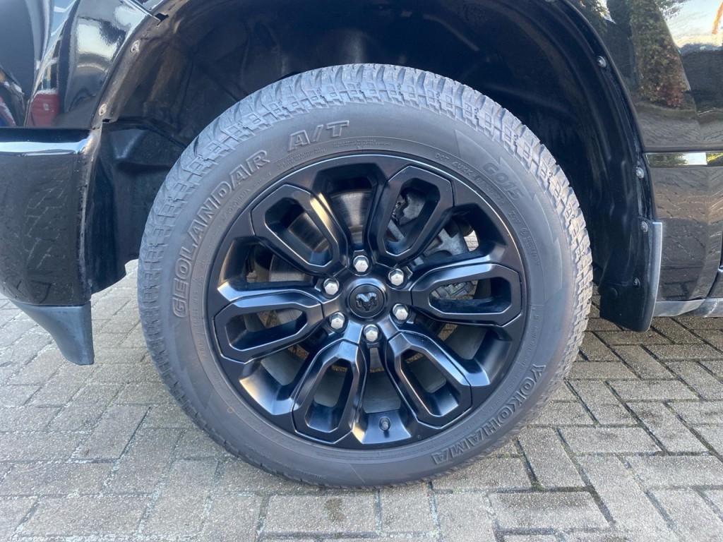 DODGE-RAM-1500 5.7 V8 4x4 Crew Cab Limited PANO-DAK/CAMERA/LEDER/STOELVENT