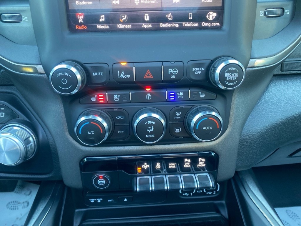 DODGE-RAM-1500 5.7 V8 4x4 Crew Cab Limited PANO-DAK/CAMERA/LEDER/STOELVENT