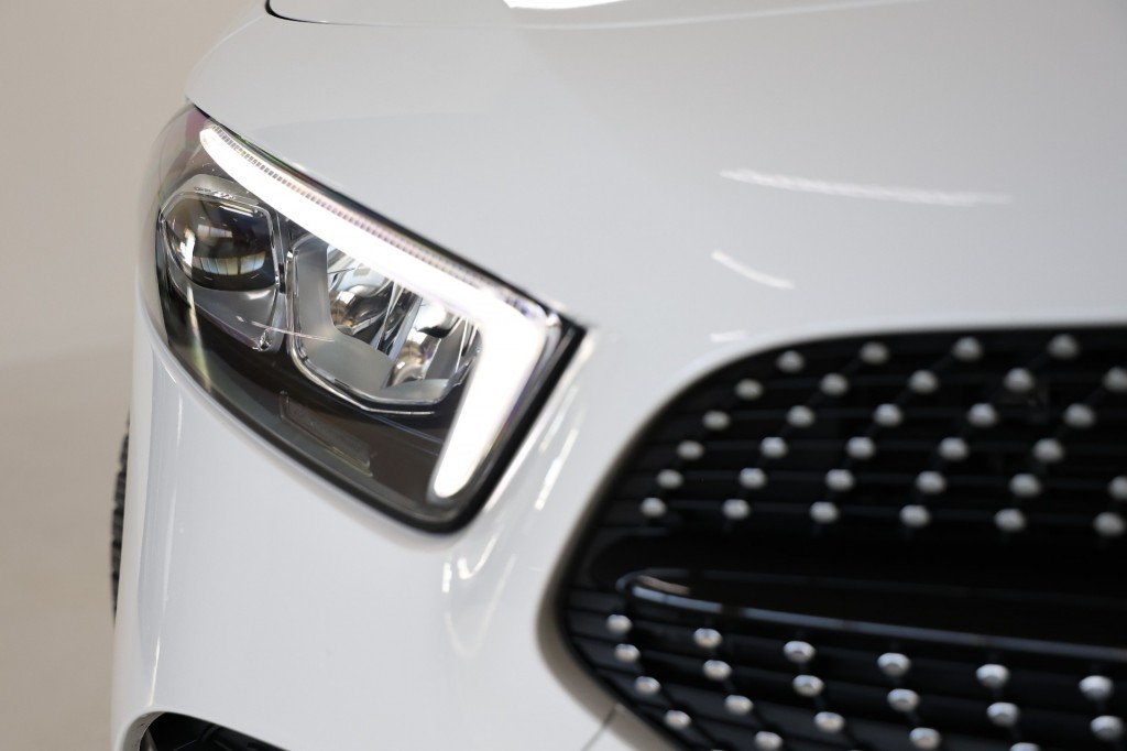 MERCEDES-BENZ-A-KLASSE-A180 AMG NIGHT ED. AUT. *Sfeerv/Cam/Stoelvw/Widescreen*