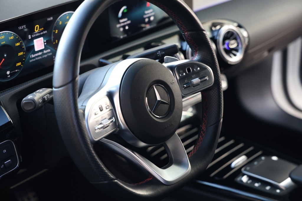 MERCEDES-BENZ-A-KLASSE-A180 AMG NIGHT ED. AUT. *Sfeerv/Cam/Stoelvw/Widescreen*