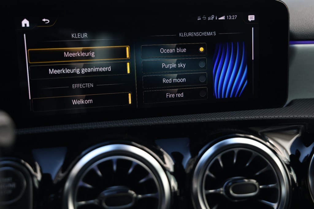 MERCEDES-BENZ-A-KLASSE-A180 AMG NIGHT ED. AUT. *Sfeerv/Cam/Stoelvw/Widescreen*