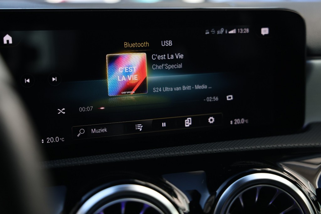 MERCEDES-BENZ-A-KLASSE-A180 AMG NIGHT ED. AUT. *Sfeerv/Cam/Stoelvw/Widescreen*