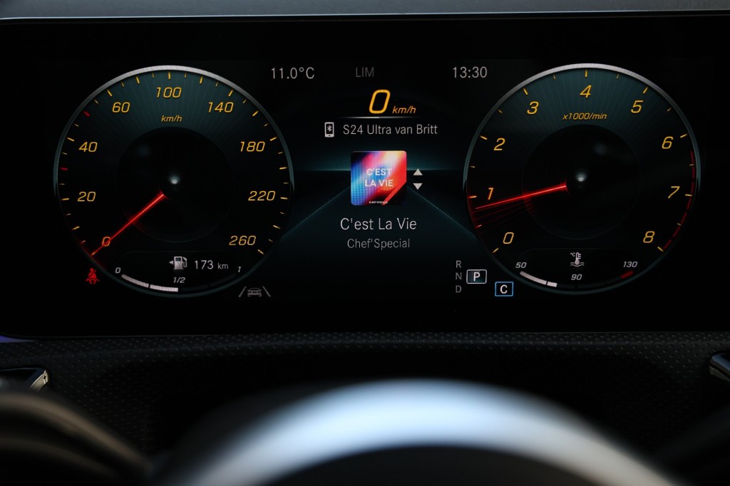 MERCEDES-BENZ-A-KLASSE-A180 AMG NIGHT ED. AUT. *Sfeerv/Cam/Stoelvw/Widescreen*