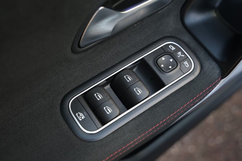 MERCEDES-BENZ-A-KLASSE-A180 AMG NIGHT ED. AUT. *Sfeerv/Cam/Stoelvw/Widescreen*