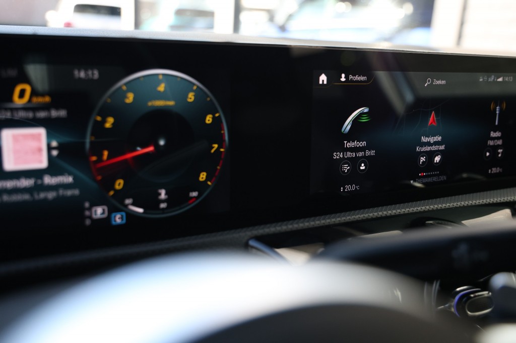 MERCEDES-BENZ-A-KLASSE-A180 AMG NIGHT ED. AUT. *Sfeerv/Cam/Stoelvw/Widescreen*