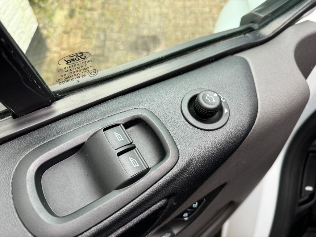 FORD-TRANSIT CUSTOM-300 2.0TDCI L1 H1 130PK SPORT Stoelvw/Cam/18inch/4S Band