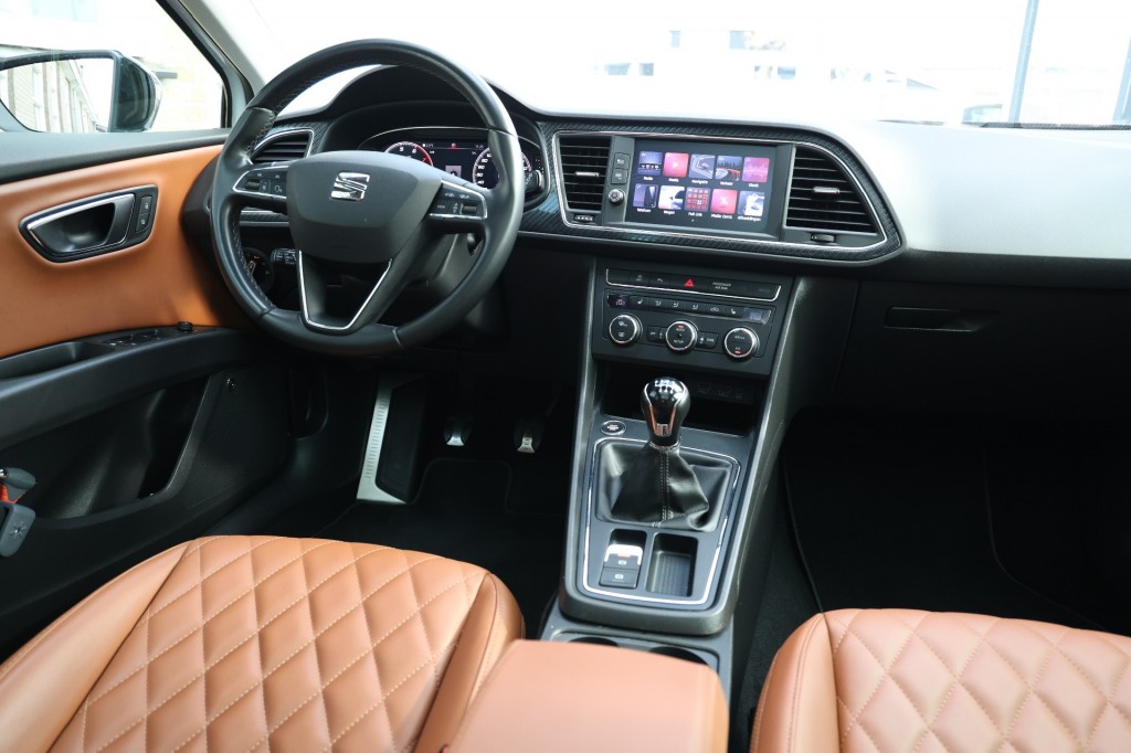SEAT-LEON-ST Tsi 116pk Ultimate Edition Pano/Trekh/Leder/Virtual/Cam
