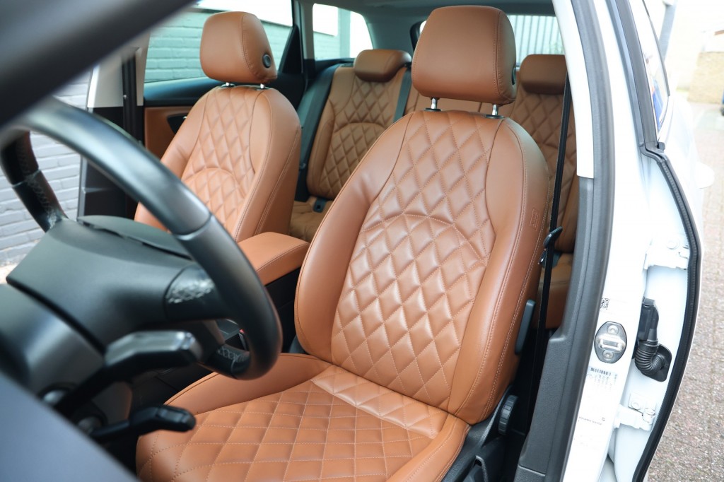 SEAT-LEON-ST Tsi 116pk Ultimate Edition Pano/Trekh/Leder/Virtual/Cam