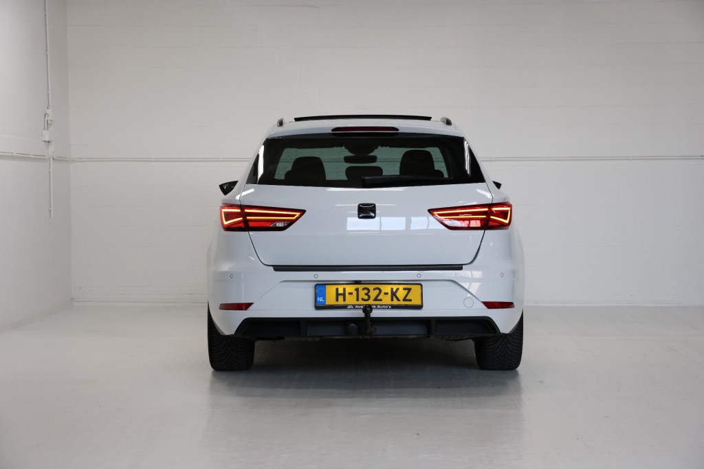 SEAT-LEON-ST Tsi 116pk Ultimate Edition Pano/Trekh/Leder/Virtual/Cam