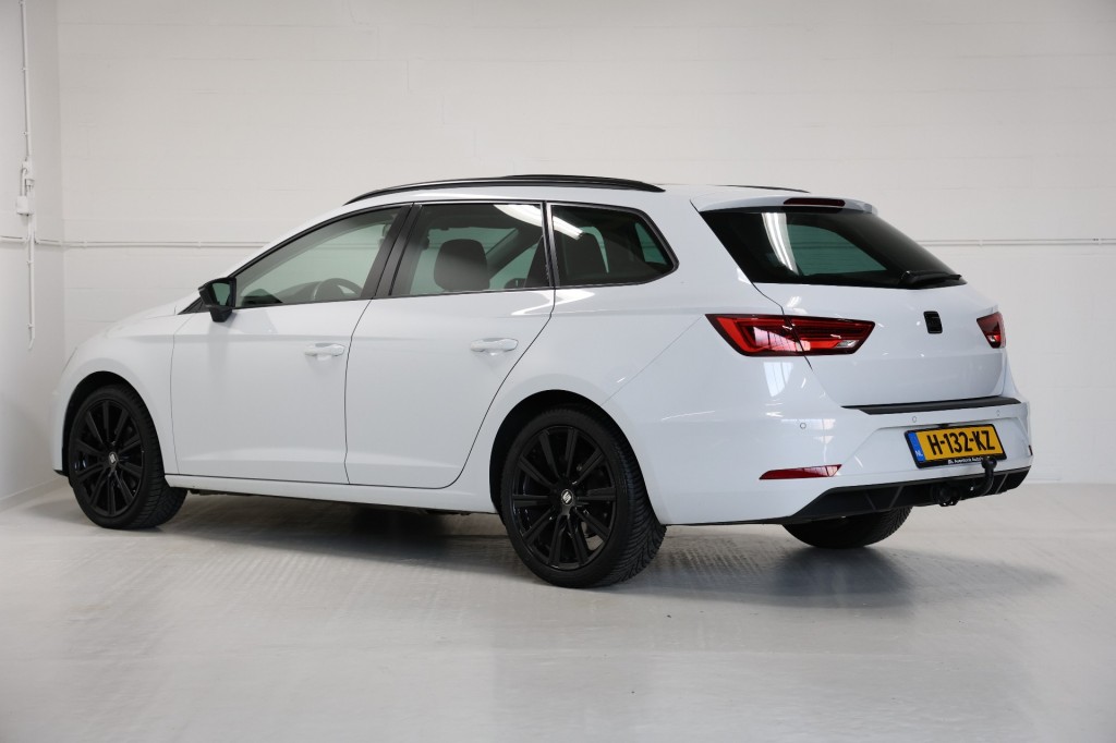SEAT-LEON-ST Tsi 116pk Ultimate Edition Pano/Trekh/Leder/Virtual/Cam