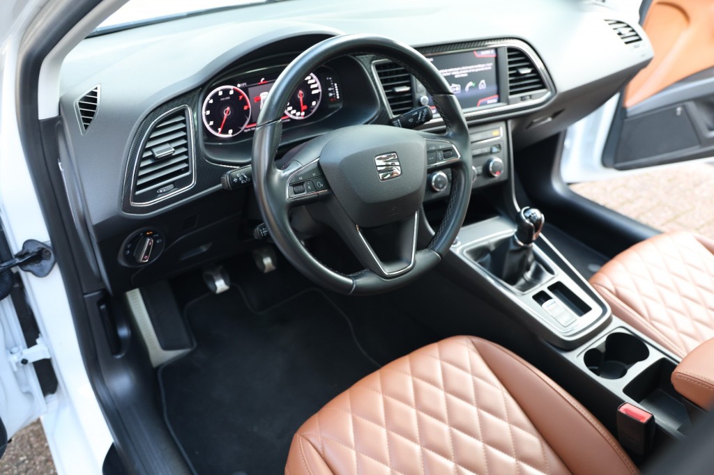 SEAT-LEON-ST Tsi 116pk Ultimate Edition Pano/Trekh/Leder/Virtual/Cam