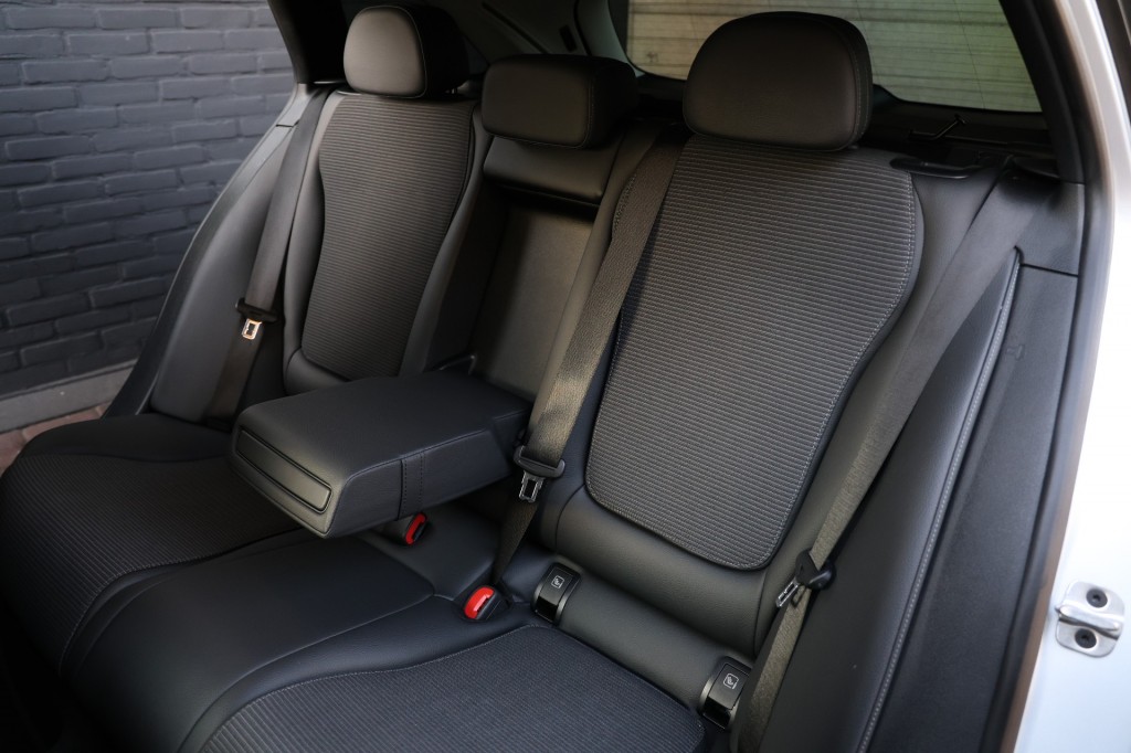 MERCEDES-BENZ-C-KLASSE-Estate 300 e Luxury 12mnd garantie/Trekhaak/NAP