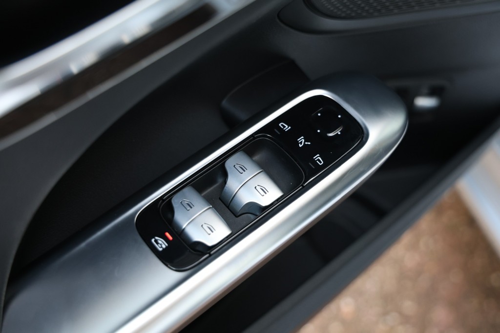 MERCEDES-BENZ-C-KLASSE-Estate 300 e Luxury 12mnd garantie/Trekhaak/NAP