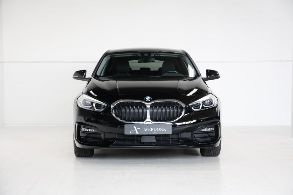 BMW-1-SERIE-118i Executive Business Aut. NAP/Sportstoelen/Live Cockpit Prof