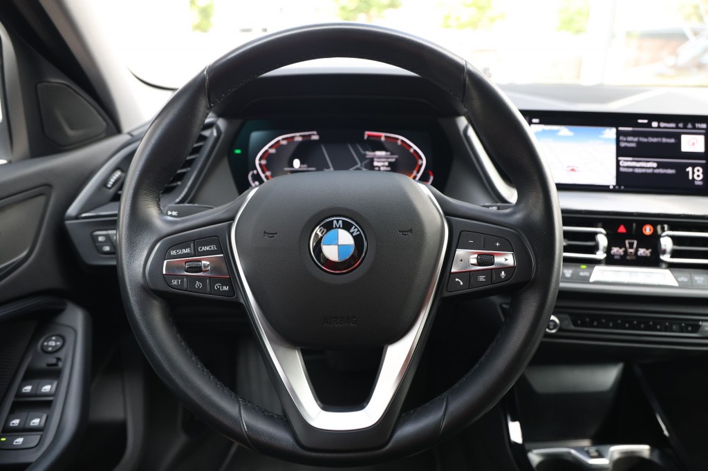 BMW-1-SERIE-118i Executive Business Aut. NAP/Sportstoelen/Live Cockpit Prof