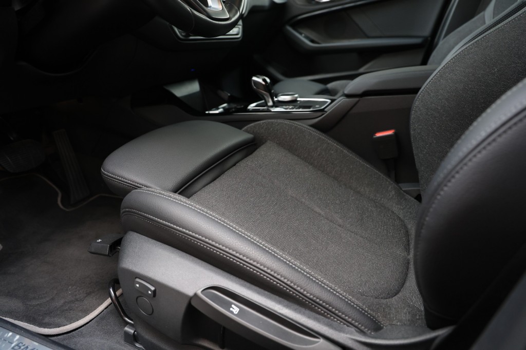 BMW-1-SERIE-118i Executive Business Aut. NAP/Sportstoelen/Live Cockpit Prof