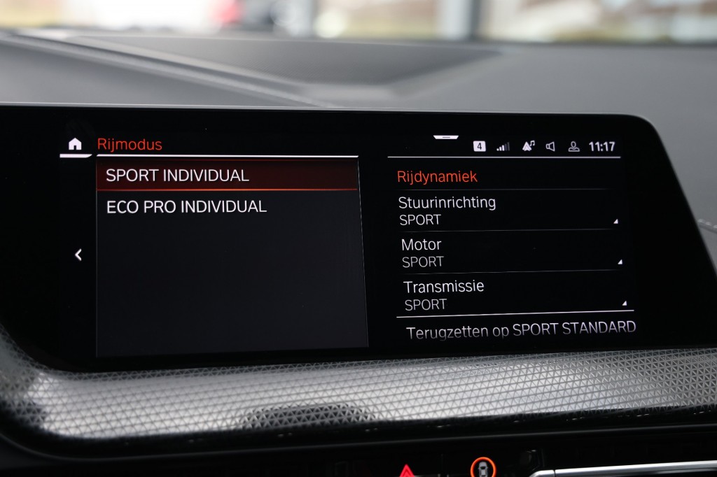 BMW-1-SERIE-118i Executive Business Aut. NAP/Sportstoelen/Live Cockpit Prof