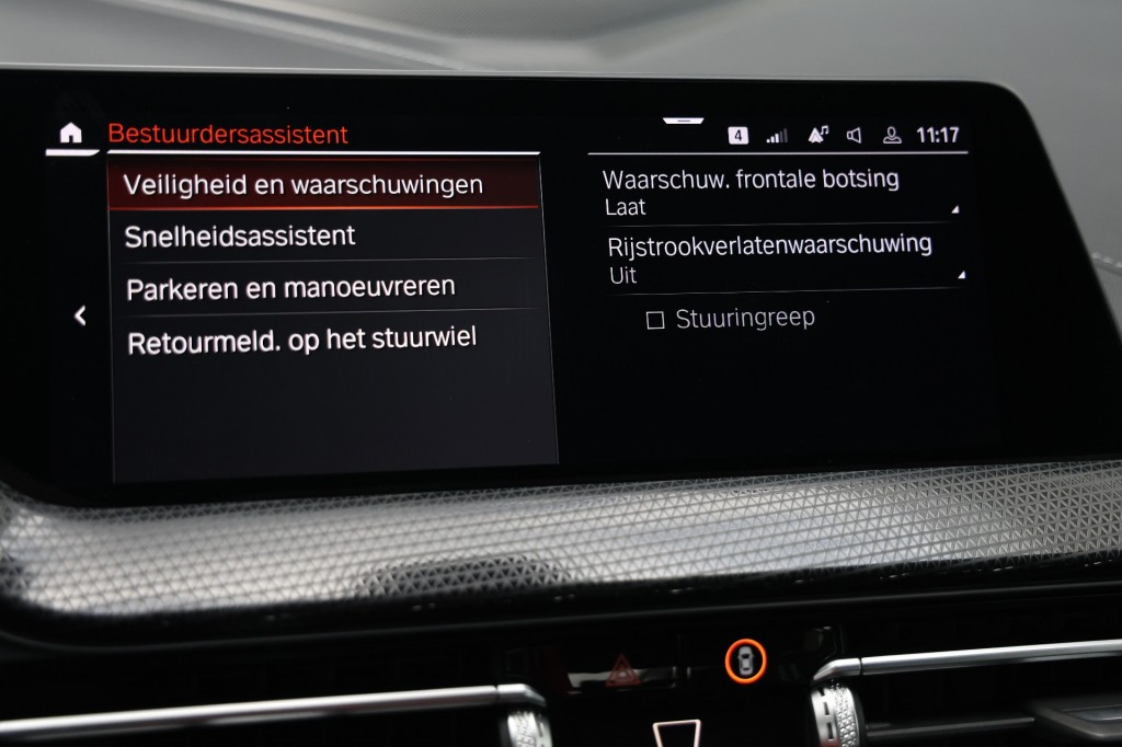 BMW-1-SERIE-118i Executive Business Aut. NAP/Sportstoelen/Live Cockpit Prof