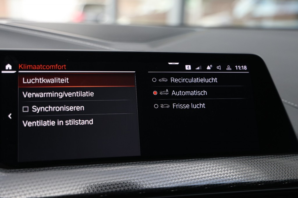 BMW-1-SERIE-118i Executive Business Aut. NAP/Sportstoelen/Live Cockpit Prof