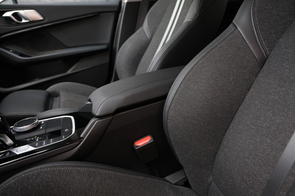 BMW-1-SERIE-118i Executive Business Aut. NAP/Sportstoelen/Live Cockpit Prof