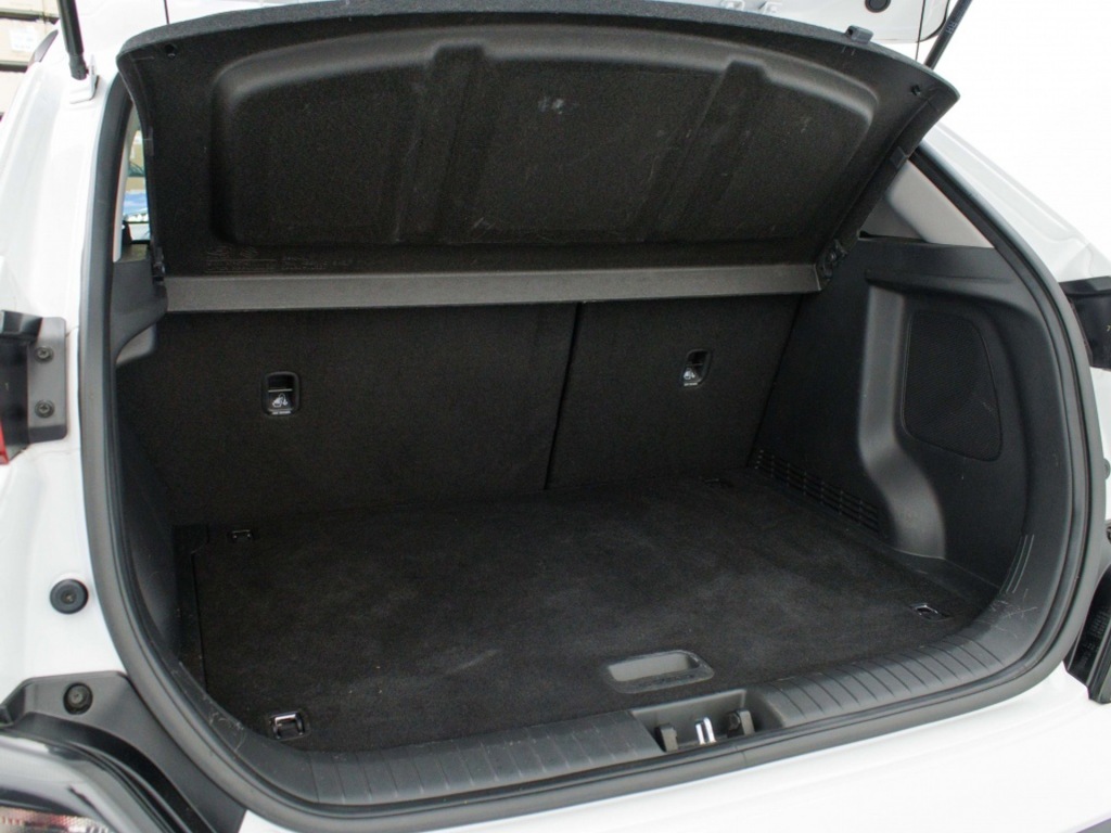 HYUNDAI-KONA-EV Premium 64 kWh Private lease 609 pm