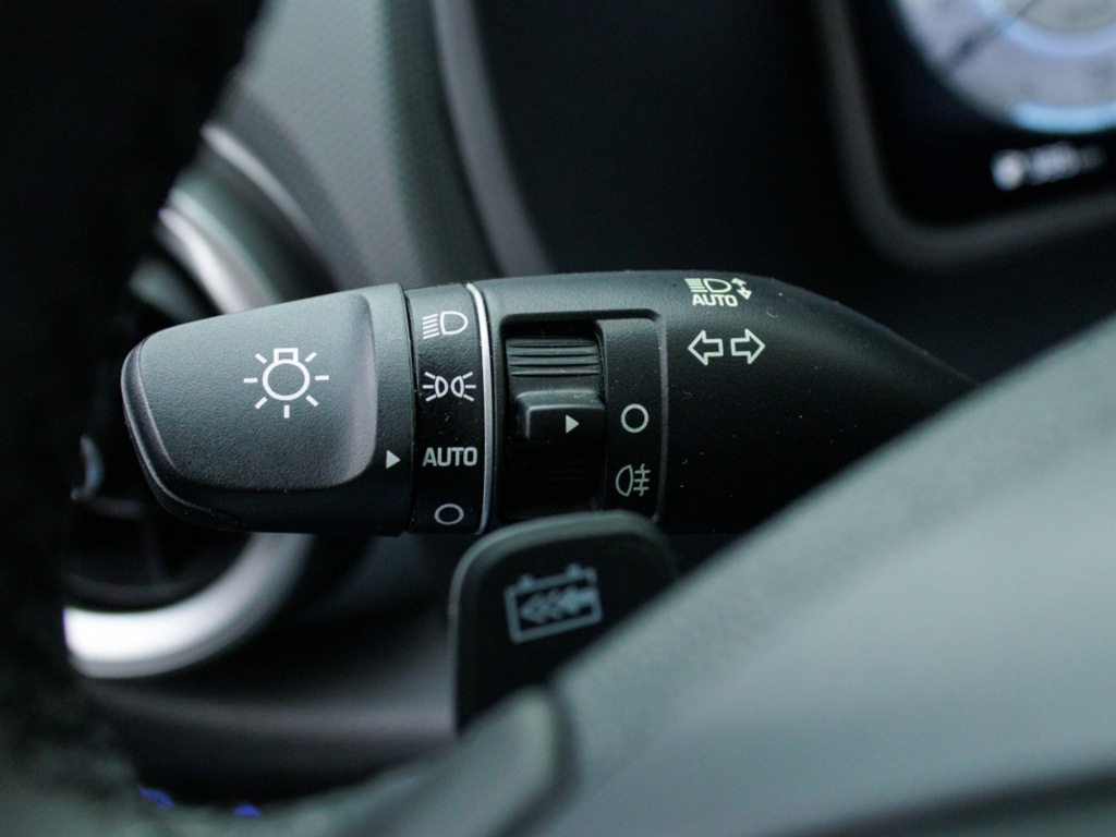 HYUNDAI-KONA-EV Premium 64 kWh Private lease 609 pm