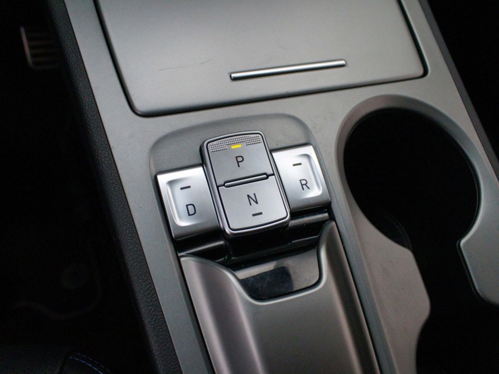 HYUNDAI-KONA-EV Premium 64 kWh Private lease 609 pm