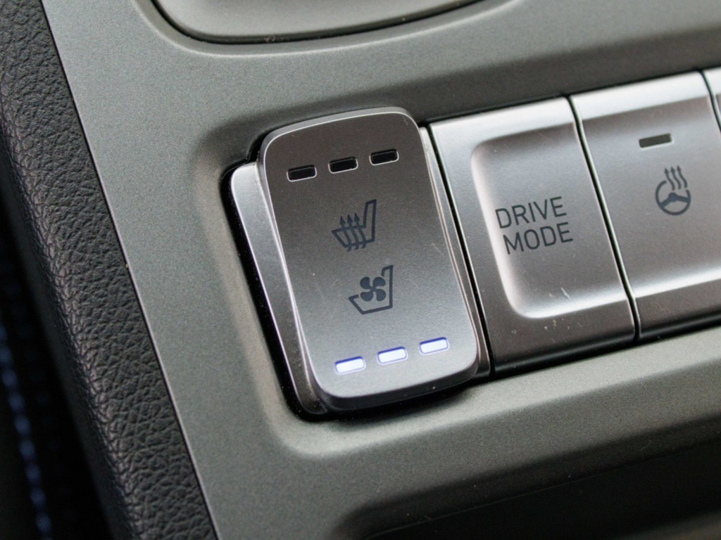 HYUNDAI-KONA-EV Premium 64 kWh Private lease 609 pm