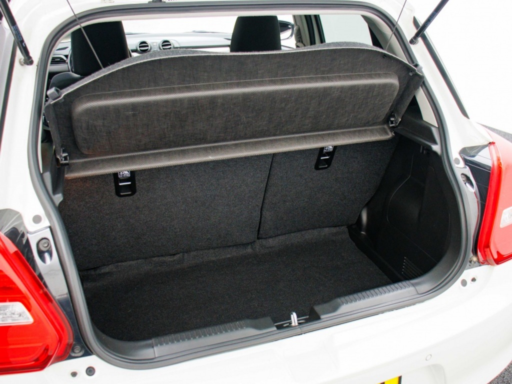 SUZUKI-SWIFT-1.2 Stijl Smart Hybrid All-seasons Navi by App