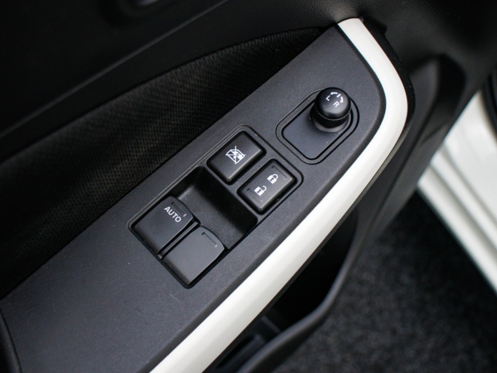 SUZUKI-SWIFT-1.2 Stijl Smart Hybrid All-seasons Navi by App