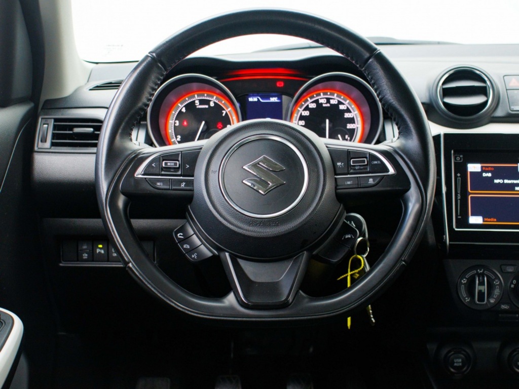 SUZUKI-SWIFT-1.2 Stijl Smart Hybrid All-seasons Navi by App