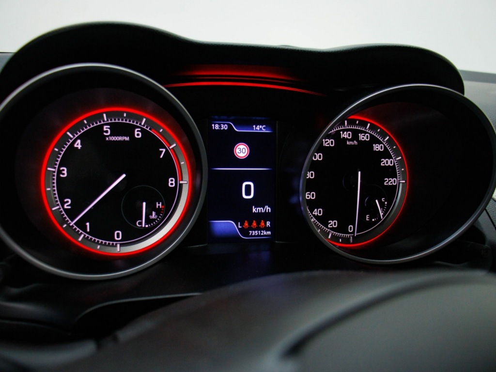 SUZUKI-SWIFT-1.2 Stijl Smart Hybrid All-seasons Navi by App